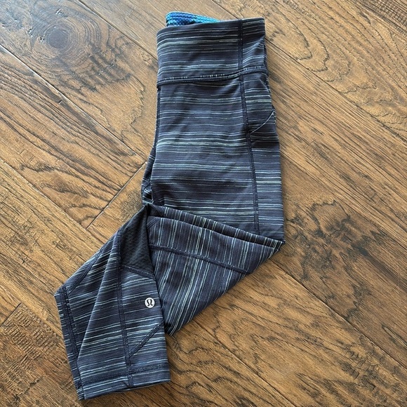 Lululemon Pace Rival Crop 22" Cyber Stripe Naval Blue/Black leggings - Picture 3 of 8